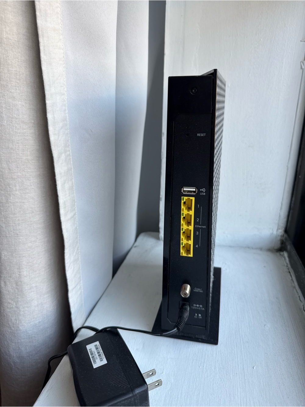 NETGEAR Cable Modem WiFi Router Combo C6300 - Picture 2 of 3